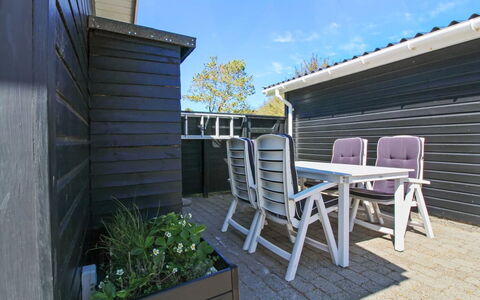 Hillmari - 200M from the Sea: Dak, Huis, Huis, Verblijf, Deur, Siding, Dek, Veranda, Plank, Hardwood