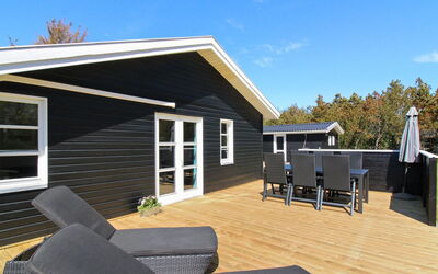 Hillmari - 200M from the Sea
