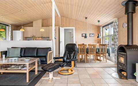 Nadia - 1.7Km from the Sea: Hout, Meubilair, Plafond, Verdieping, Huis, Woonkamer, Hardwood, Bankstel, Verblijf