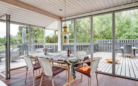 Emilia - 1.8Km from the Sea: Hout, Veranda, Houten Vloer, Meubilair, Flooring, Verdieping, Interieur Ontwerp, Huis, Stoel, Deur