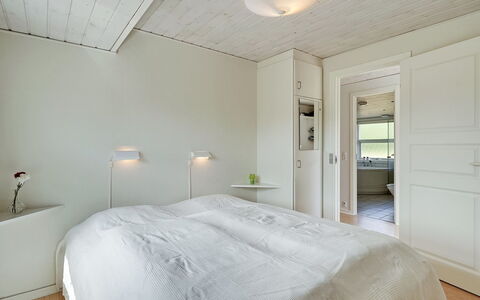 Emilia - 1.8Km from the Sea: Interieur Ontwerp, Muur, Flooring, Verdieping, Plafond, Hout, Lichte Inrichting, Slaapkamer, Bed, Kamer