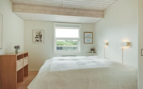 Emilia - 1.8Km from the Sea: Muur, Slaapkamer, Interieur Ontwerp, Flooring, Bed, Hout, Plafond, Verdieping, Meubilair, Bedding