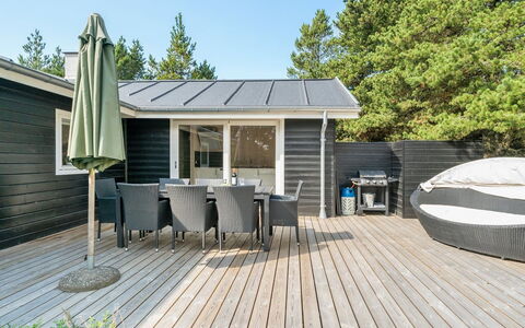 Solgunn - 900M from the Sea: Hout, Dak, Architectuur, Huis, Huis, Verblijf, Siding, Hardwood, Helling, Landgoed
