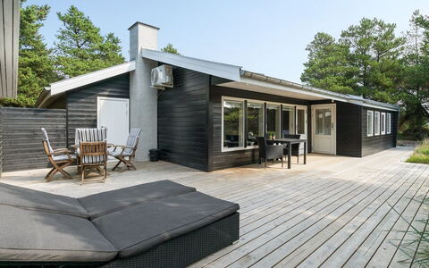 Solgunn - 900M from the Sea: Hout, Dak, Architectuur, Huis, Huis, Verblijf, Siding, Hardwood, Helling, Landgoed