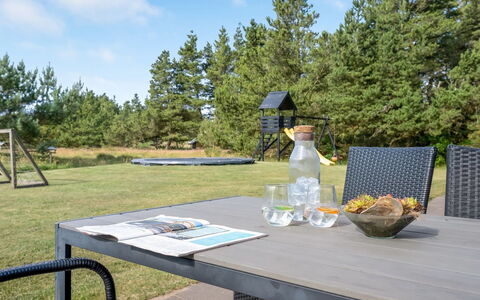 Jonka - 2Km from the Sea: Gras, Grasland, Landschap, Ecoregio, Plain, Plantengemeenschap, Land Lot, Buitenmeubels, Prairie, Shrubland