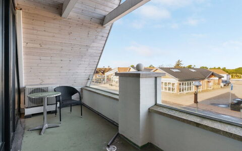 Kerttu - 900M from the Sea: Dak, Huis, Huis, Verblijf, Deur, Siding, Dek, Veranda, Plank, Hardwood