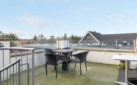 Kerttu - 900M from the Sea: Dak, Huis, Huis, Verblijf, Deur, Siding, Dek, Veranda, Plank, Hardwood