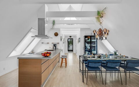 Kerttu - 900M from the Sea: Dak, Huis, Huis, Verblijf, Deur, Siding, Dek, Veranda, Plank, Hardwood