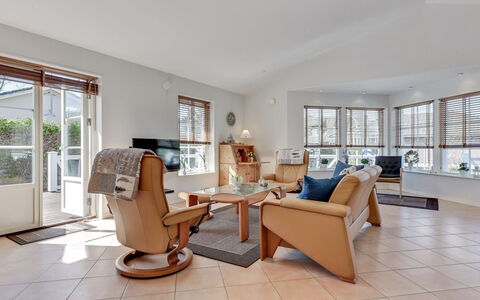 Alfredine - 1Km from the Sea: Hout, Dak, Architectuur, Huis, Huis, Verblijf, Siding, Hardwood, Helling, Landgoed