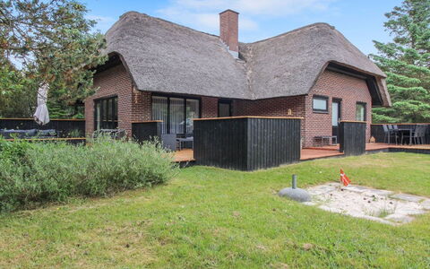 Gunkil - 800M from the Sea: Dak, Huis, Huis, Verblijf, Deur, Siding, Dek, Veranda, Plank, Hardwood