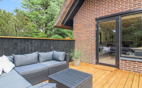 Gunkil - 800M from the Sea: Dak, Huis, Huis, Verblijf, Deur, Siding, Dek, Veranda, Plank, Hardwood