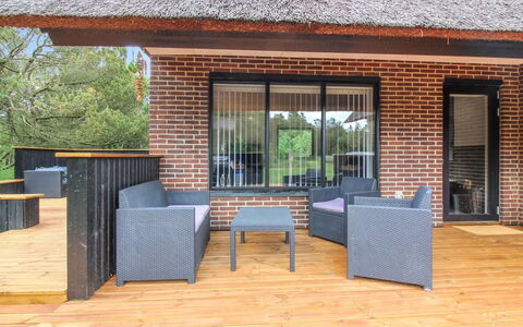 Gunkil - 800M from the Sea: Dak, Huis, Huis, Verblijf, Deur, Siding, Dek, Veranda, Plank, Hardwood