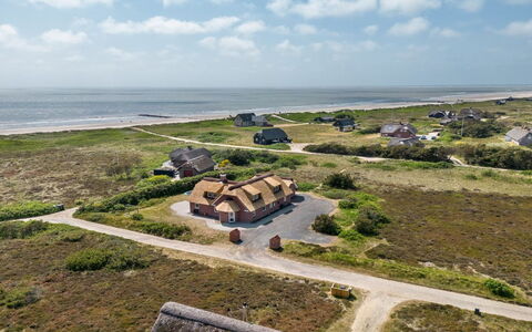 Stillan - 150M from the Sea: Huis, Huis, Dak, Woongebied, Verblijf, Landgoed, Boerderij, Gazon, Landscaping, Siding