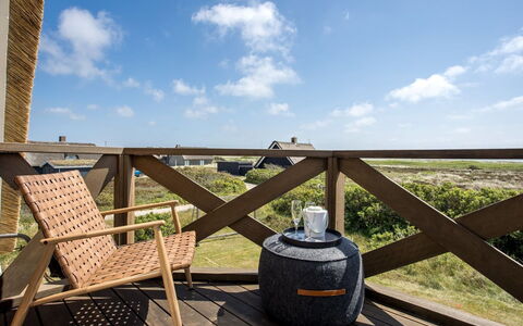 Stillan - 150M from the Sea: Huis, Huis, Dak, Woongebied, Verblijf, Landgoed, Boerderij, Gazon, Landscaping, Siding