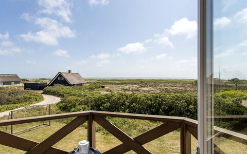 Stillan - 150M from the Sea: Huis, Huis, Dak, Woongebied, Verblijf, Landgoed, Boerderij, Gazon, Landscaping, Siding