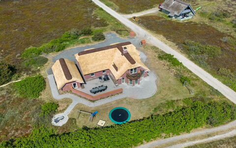 Stillan - 150M from the Sea: Huis, Huis, Dak, Woongebied, Verblijf, Landgoed, Boerderij, Gazon, Landscaping, Siding