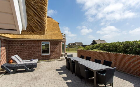 Stillan - 150M from the Sea: Huis, Huis, Dak, Woongebied, Verblijf, Landgoed, Boerderij, Gazon, Landscaping, Siding