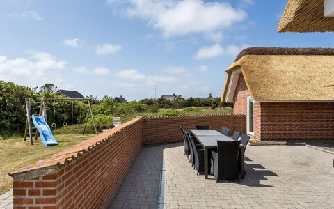 Stillan - 150M from the Sea: Huis, Huis, Dak, Woongebied, Verblijf, Landgoed, Boerderij, Gazon, Landscaping, Siding
