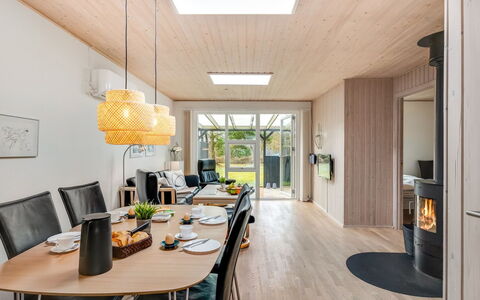 Ragnborg - 900M from the Sea: Interieur Ontwerp, Flooring, Hout, Meubilair, Plafond, Verdieping, Lichte Inrichting, Houten Vloer, Verlichting, Keuken