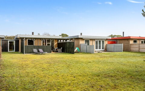 Ragnborg - 900M from the Sea: Land Lot, Dak, Huis, Plain, Gazon, Verblijf, Tuin, Backyard, Werf, Schaduw