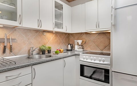Ragnborg - 900M from the Sea: Keuken, Toestel Van De Keuken, Countertop, Major Appliance, Flooring, Cabinetry, Meubilair, Interieur Ontwerp, Hout, Huis