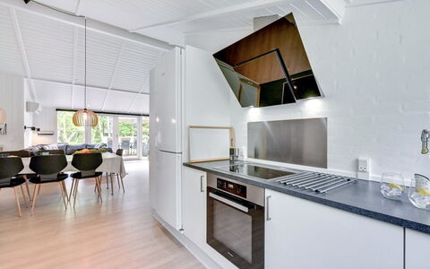 Liviana - from the Sea: Keuken, Interieur Ontwerp, Hout, Flooring, Plafond, Toestel Van De Keuken, Major Appliance, Countertop, Lichte Inrichting, Verlichting