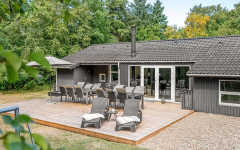 Liviana - from the Sea: Huis, Dak, Huis, Verblijf, Land Lot, Landgoed, Siding, Schaduw, Veranda, Boerderij