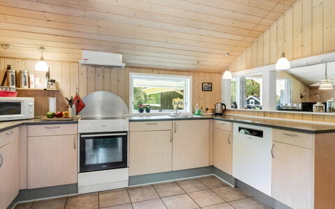 Valpuri - 1.3Km to the Fjord: Keuken, Interieur Ontwerp, Hout, Plafond, Countertop, Flooring, Toestel Van De Keuken, Major Appliance, Verdieping, Kamer