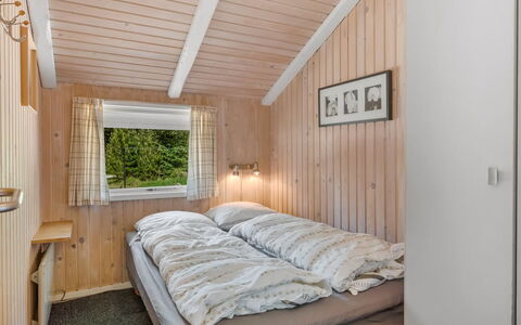 Valpuri - 1.3Km to the Fjord: Hout, Slaapkamer, Bed, Huis, Laken, Bedding, Huis, Bed Frame, Plafond, Verblijf