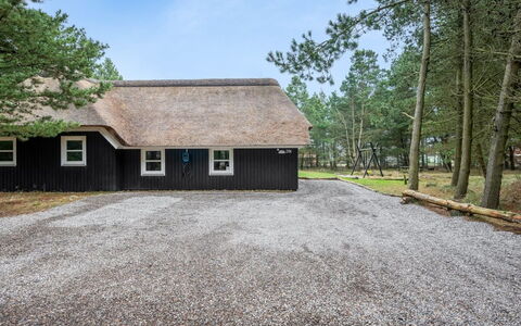 Verna - 800M from the Sea: Thatching, Verblijf, Huis, Dak, Huis, Boerderij, Hut, Landgoed, Dorp
