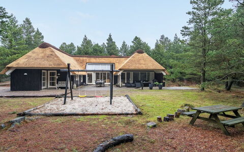 Verna - 800M from the Sea: Thatching, Verblijf, Huis, Dak, Huis, Boerderij, Hut, Landgoed, Dorp