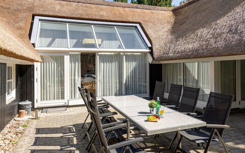 Verna - 800M from the Sea: Thatching, Verblijf, Huis, Dak, Huis, Boerderij, Hut, Landgoed, Dorp