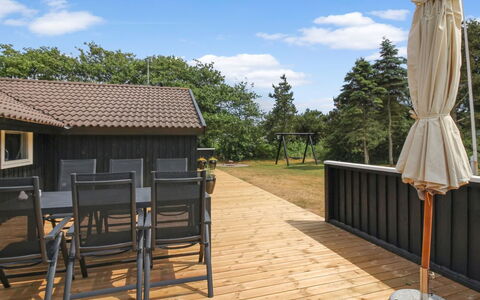 Ria - 250M from the Sea: Hout, Hardwood, Veranda, Dek, Land Lot, Plank, Beits, Houten Vloer, Schaduw, Verblijf