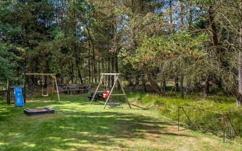 Ufred - 1.3Km to the Fjord: Boom, Gras, Speeltoestel, Land Lot, Tuin, Bos, Park, Gazon, Schaduw, Backyard