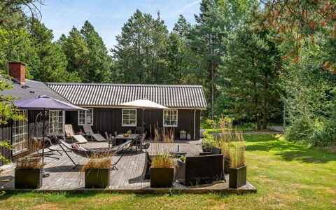 Ufred - 1.3Km to the Fjord: Gras, Struik, Verblijf, Dak, Tuin, Huis, Huis, Land Lot, Groundcover