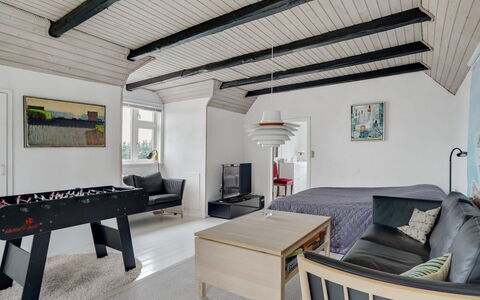 Thorlak - 1Km from the Sea: Meubilair, Interieur Ontwerp, Flooring, Verdieping, Muur, Plafond, Hout, Slaapkamer, Kamer, Bed