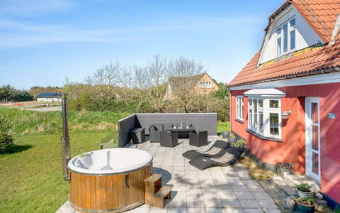 Thorlak - 1Km from the Sea: Buitenmeubels, Verblijf, Werf, Backyard, Stoel, Tuin, Dek, Eco Hotel, Schaduw, Patio