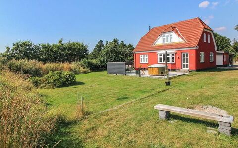 Thorlak - 1Km from the Sea: Lucht, Gras, Huis, Huis, Dak, Wolk, Verblijf, Land Lot, Landelijk Gebied, Plain