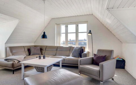Domnika - 350M from the Sea: Meubilair, Bankstel, Interieur Ontwerp, Flooring, Woonkamer, Verdieping, Huis, Appartement, Plafond