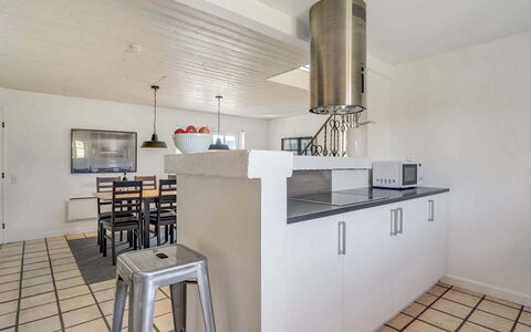 Domnika - 350M from the Sea: Keuken, Flooring, Countertop, Interieur Ontwerp, Meubilair, Verdieping, Toestel Van De Keuken, Plafond, Major Appliance, Huishoudapparatuur