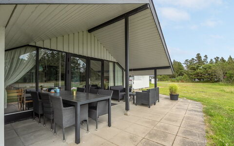 Gorazd - 1.2Km from the Sea: Hout, Dak, Architectuur, Huis, Huis, Verblijf, Siding, Hardwood, Helling, Landgoed