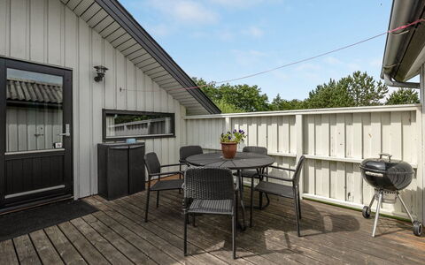 Gorazd - 1.2Km from the Sea: Hout, Dak, Architectuur, Huis, Huis, Verblijf, Siding, Hardwood, Helling, Landgoed