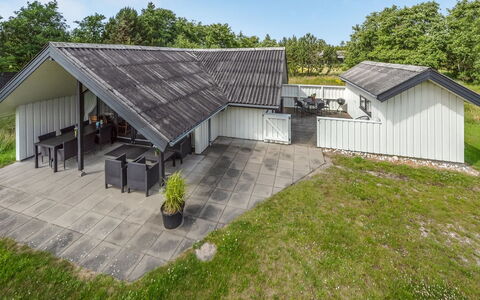 Gorazd - 1.2Km from the Sea: Hout, Dak, Architectuur, Huis, Huis, Verblijf, Siding, Hardwood, Helling, Landgoed