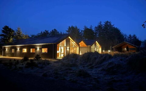 Menja - 1.4Km from the Sea: Meubilair, Interieur Ontwerp, Flooring, Verdieping, Plafond, Kamer, Stoel, Tafel, Appartement, Keuken En Eettafel