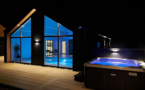 Menja - 1.4Km from the Sea: Meubilair, Interieur Ontwerp, Flooring, Verdieping, Plafond, Kamer, Stoel, Tafel, Appartement, Keuken En Eettafel