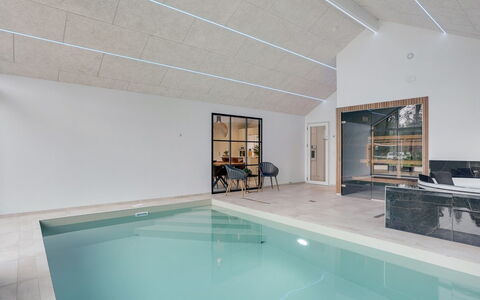 Menja - 1.4Km from the Sea: Meubilair, Interieur Ontwerp, Flooring, Verdieping, Plafond, Kamer, Stoel, Tafel, Appartement, Keuken En Eettafel