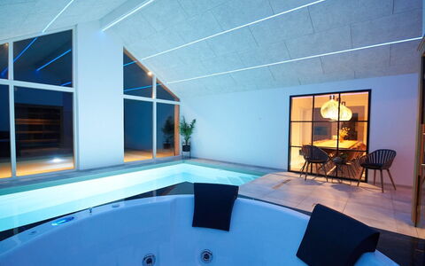 Menja - 1.4Km from the Sea: Meubilair, Interieur Ontwerp, Flooring, Verdieping, Plafond, Kamer, Stoel, Tafel, Appartement, Keuken En Eettafel