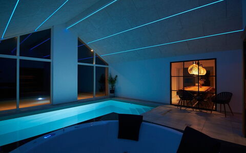 Menja - 1.4Km from the Sea: Meubilair, Interieur Ontwerp, Flooring, Verdieping, Plafond, Kamer, Stoel, Tafel, Appartement, Keuken En Eettafel