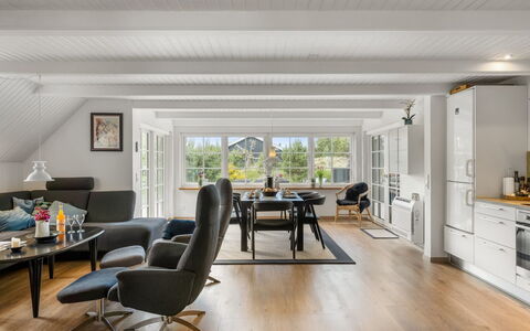 Rasmina - 1.2Km from the Sea: Interieur Ontwerp, Meubilair, Flooring, Plafond, Bankstel, Verdieping, Woonkamer, Huis, Appartement, Houten Vloer
