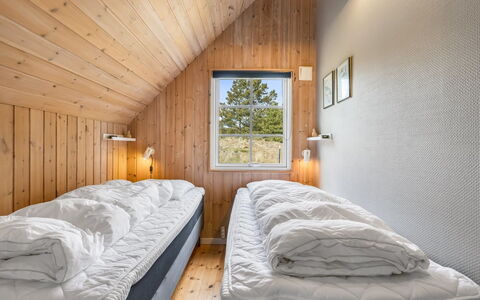 Rasmina - 1.2Km from the Sea: Hout, Slaapkamer, Bed, Bedding, Huis, Laken, Hardwood, Plank, Beits, Bed Frame